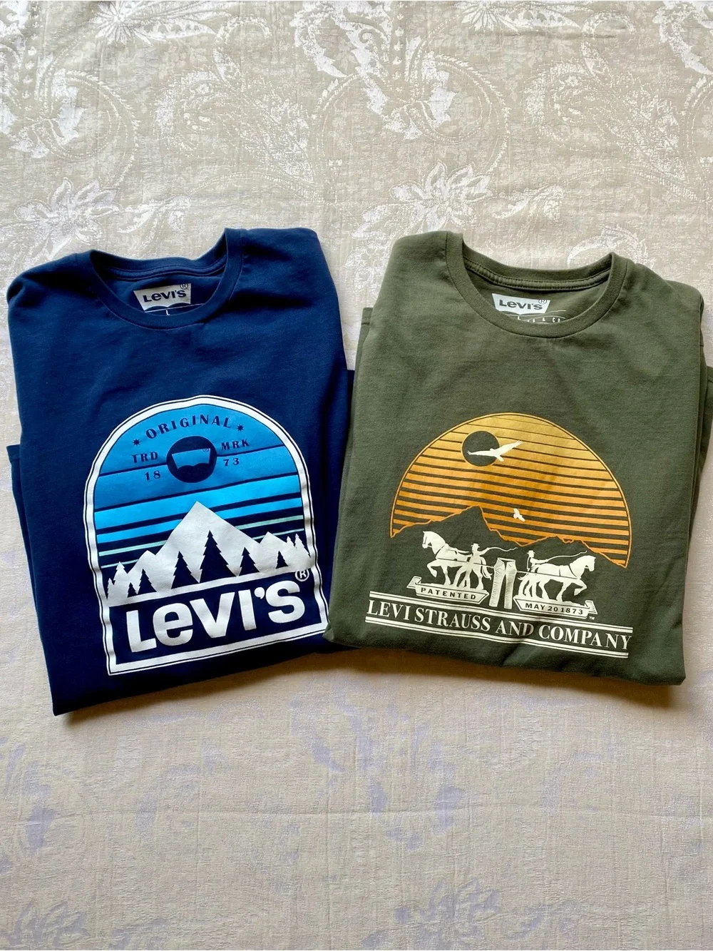 Levi’s Long Sleeve Graphic Tees Bundle of 2